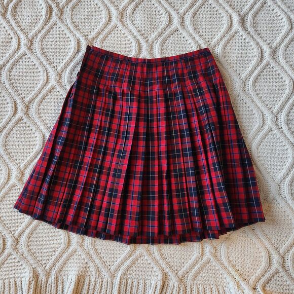 Liz Claiborne Dresses & Skirts - Liz Claiborne Petite Scottish Plaid Pleated Knee length Skirt Size 8